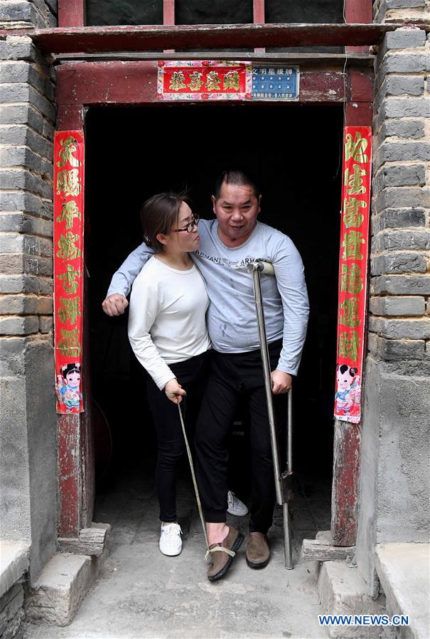 CHINA-HENAN-WUYANG-COUPLE-CARING (CN)