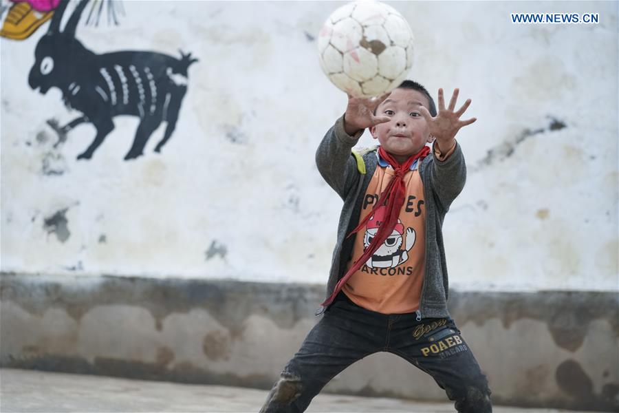 (SP)CHINA-SICHUAN-LIANGSHAN-FOOTBALL (CN)