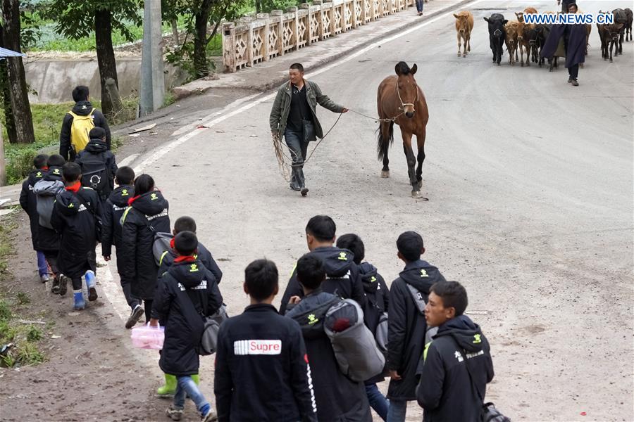 (SP)CHINA-SICHUAN-LIANGSHAN-FOOTBALL (CN)