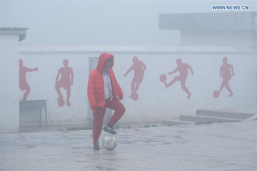 (SP)CHINA-SICHUAN-LIANGSHAN-FOOTBALL (CN)