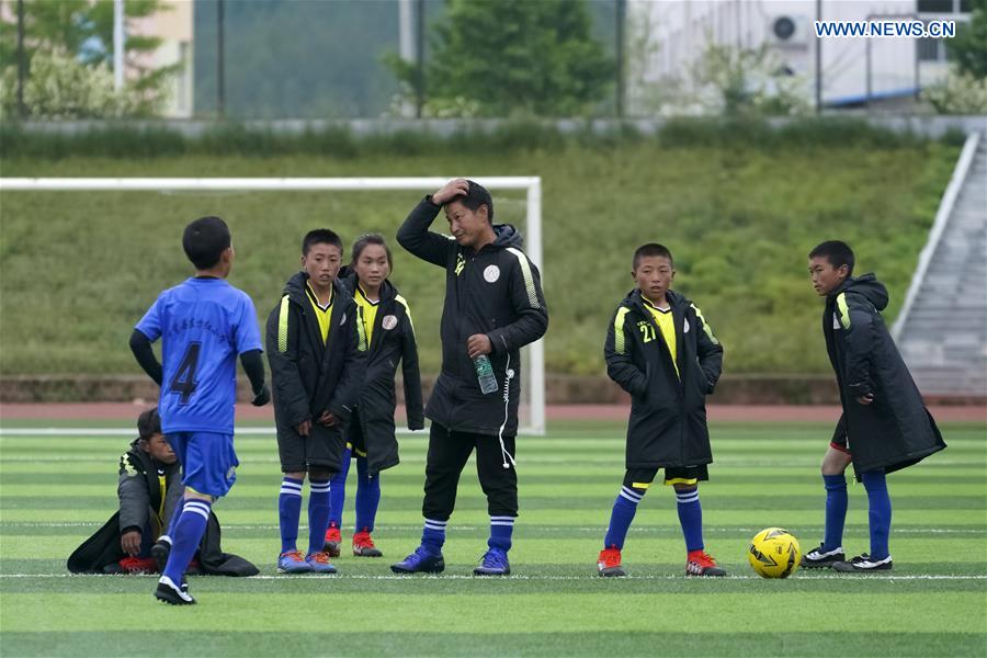 (SP)CHINA-SICHUAN-LIANGSHAN-FOOTBALL (CN)