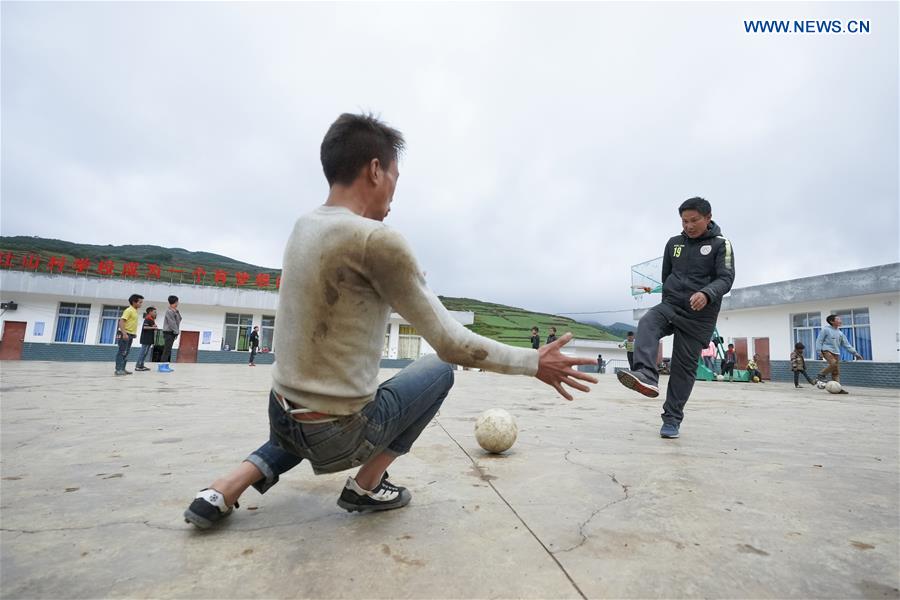 (SP)CHINA-SICHUAN-LIANGSHAN-FOOTBALL (CN)