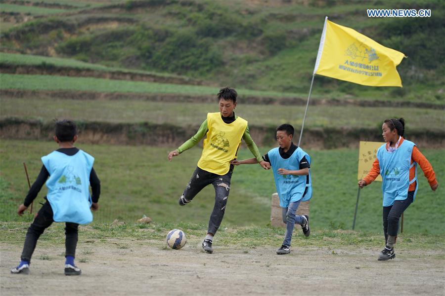 (SP)CHINA-SICHUAN-LIANGSHAN-FOOTBALL (CN)