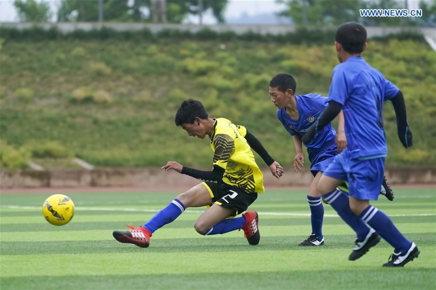 (SP)CHINA-SICHUAN-LIANGSHAN-FOOTBALL (CN)