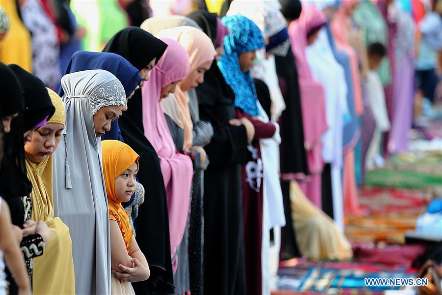 Muslim women attend Eid alFitr prayers in Quezon City, the Philippines