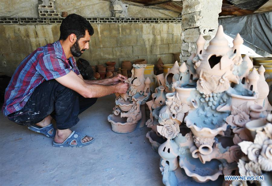 SYRIA-HOMS-POTTERY-CRAFT