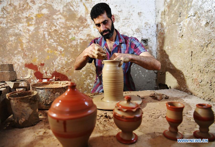 SYRIA-HOMS-POTTERY-CRAFT