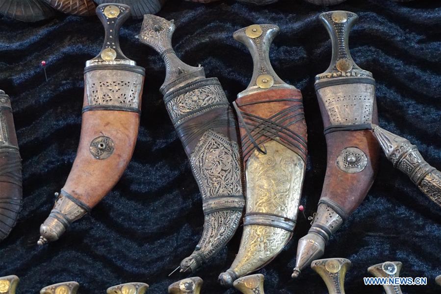 YEMEN-SANAA-HORN-HANDLE KNIFE-JAMBIYA