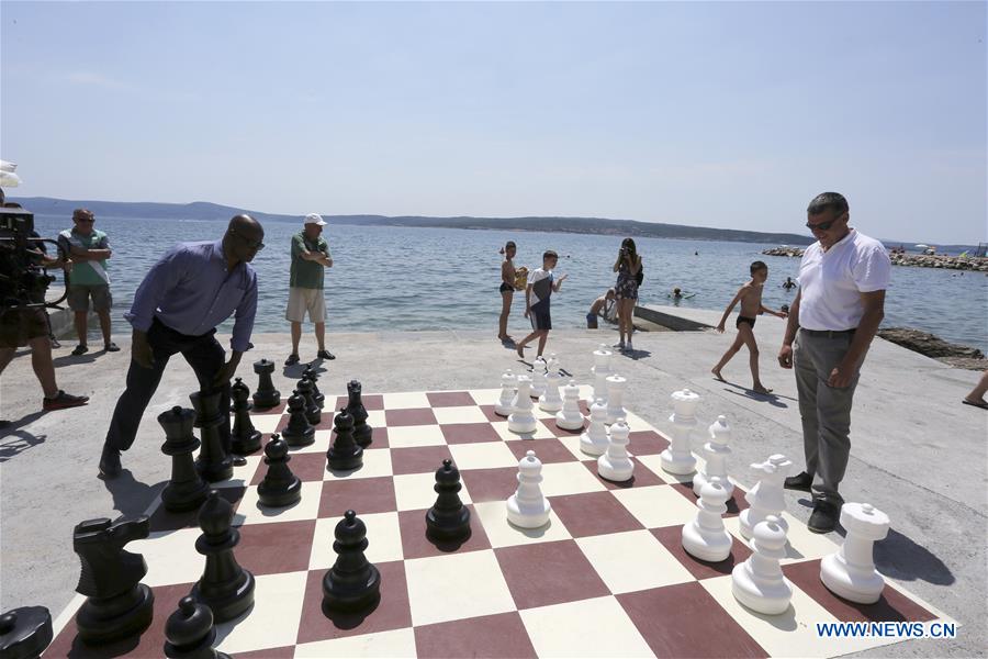Chess on the beach event opens in Croatia Xinhua English.news.cn
