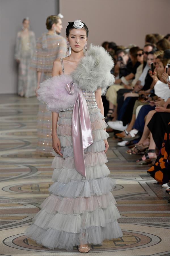 Giorgio Armani Prive's Haute Couture 