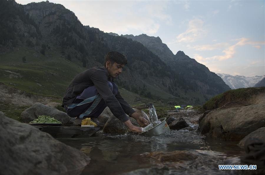 KASHMIR-SRINAGAR-DAILY LIFE