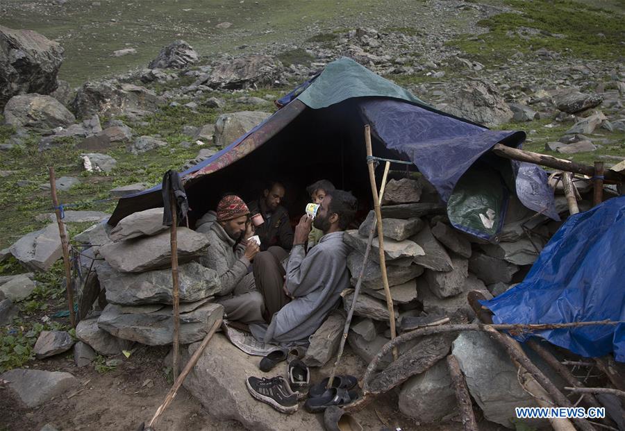 KASHMIR-SRINAGAR-DAILY LIFE