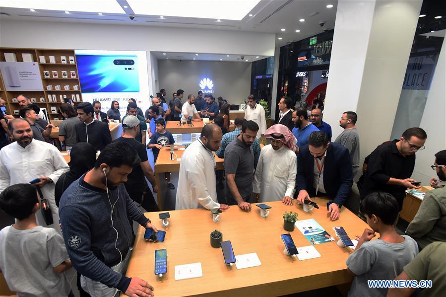 KUWAIT-FARWANIYA GOVERNORATE-HUAWEI-5G SMARTPHONE-LAUNCH