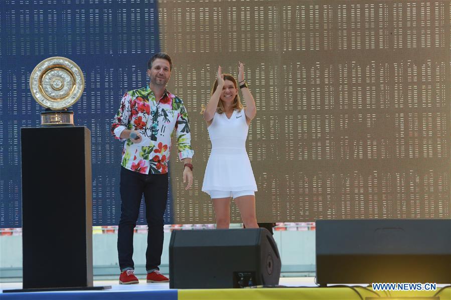 (SP)ROMANIA-BUCHAREST-TENNIS-HALEP-CELEBRATION