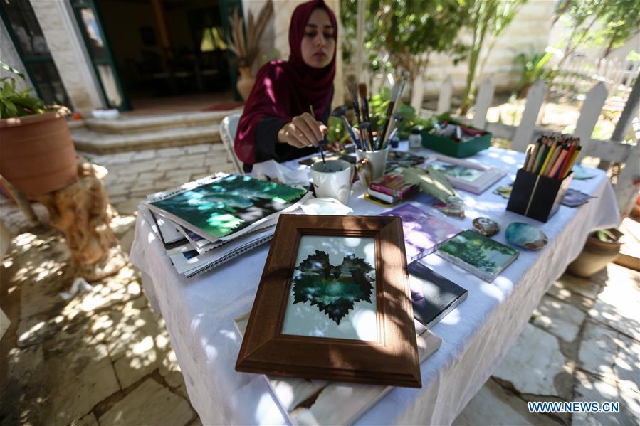 MIDEAST-GAZA-LEAF PAINTING ARTIST