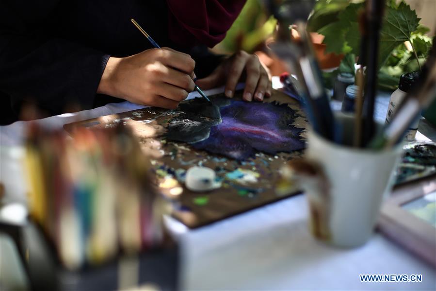 MIDEAST-GAZA-LEAF PAINTING ARTIST