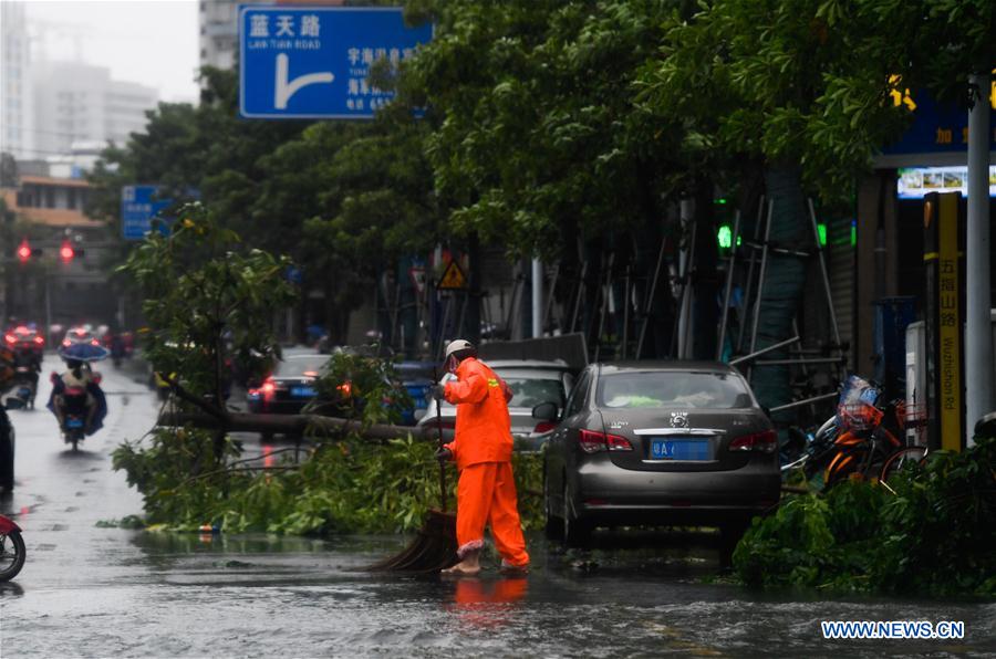 CHINA-HAINAN-TYPHOON WIPHA-LANDING (CN)