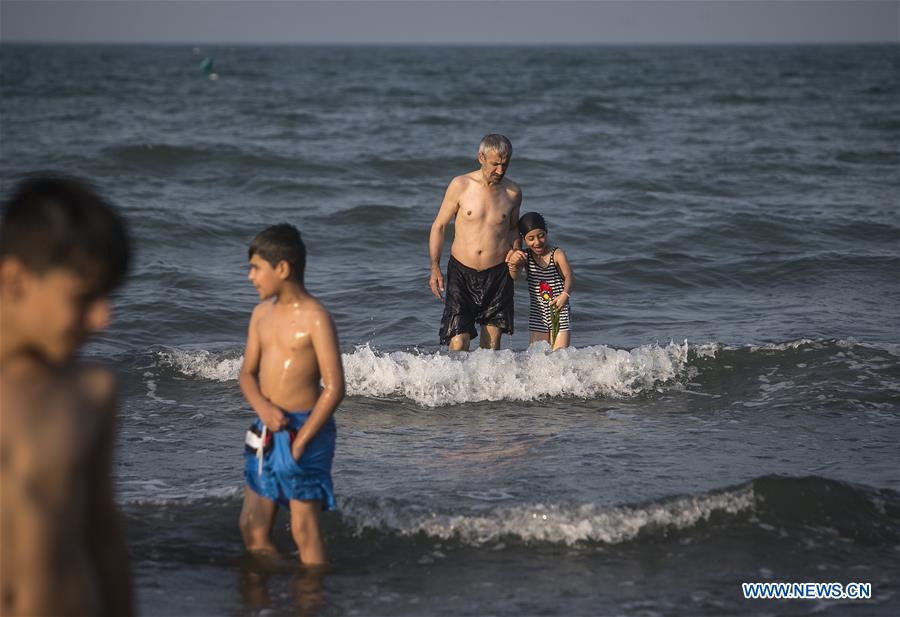 IRAN-RAMSAR-BEACH-HEAT