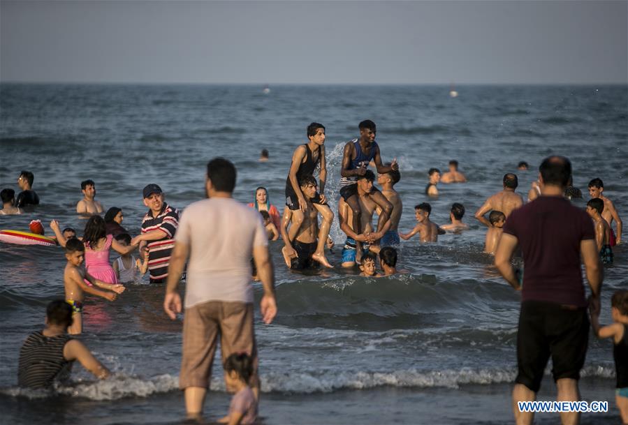 IRAN-RAMSAR-BEACH-HEAT