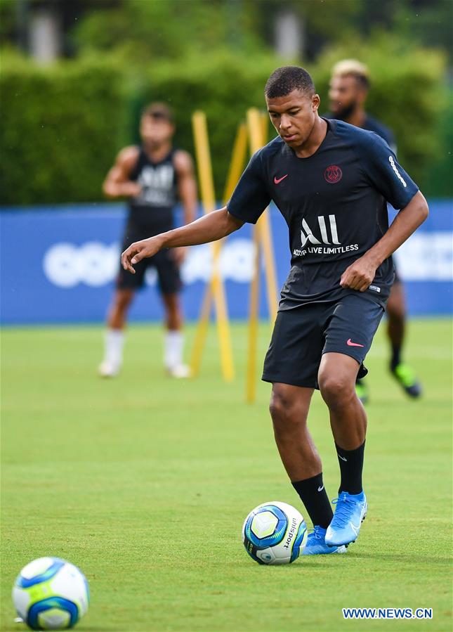 (SP)CHINA-SHENZHEN-FOOTBALL-CHAMPIONS TROPHY-PSG-TRAINING(CN)