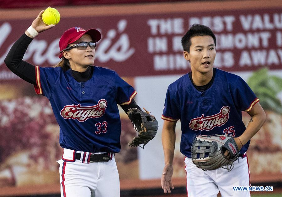 (SP)U.S.-CHICAGO-SOFTBALL-CHICAGO BANDITS VS BEIJING EAGLES 