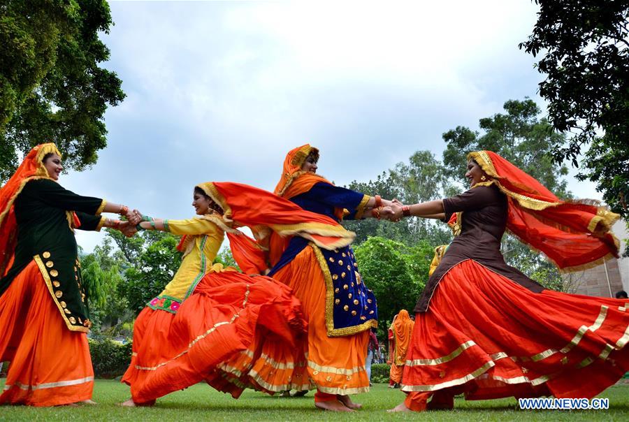 INDIA-AMRITSAR-PUNJABI DANCE