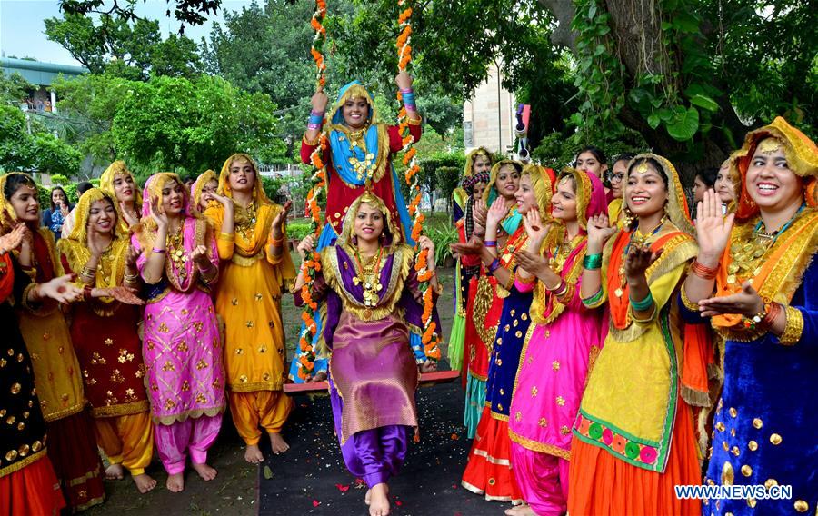 INDIA-AMRITSAR-PUNJABI DANCE