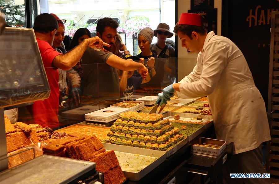 TURKEY-ISTANBUL-FOOD-BAKLAVA