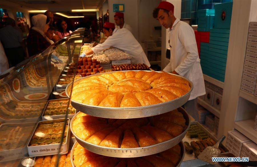 TURKEY-ISTANBUL-FOOD-BAKLAVA