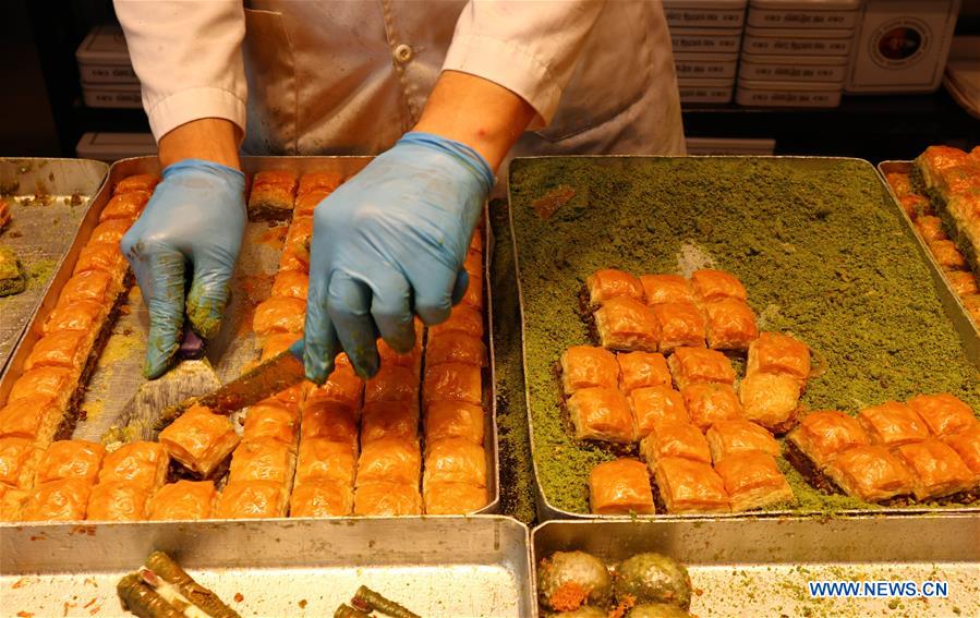 TURKEY-ISTANBUL-FOOD-BAKLAVA