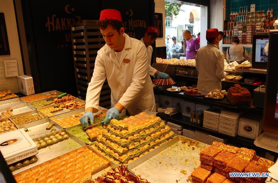 TURKEY-ISTANBUL-FOOD-BAKLAVA