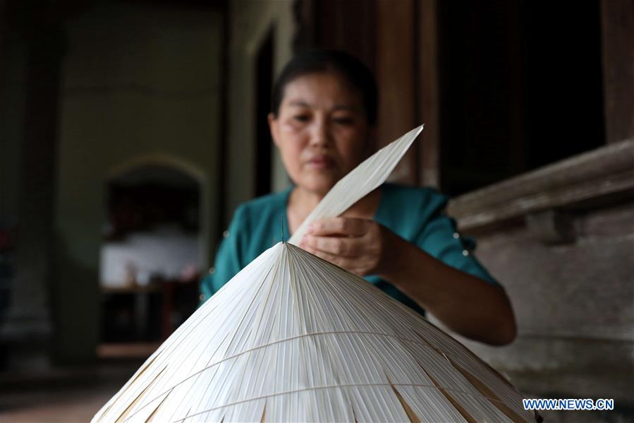 Local Villagers Make Traditional Conical Hat In Chuong Village, Vietnam ...