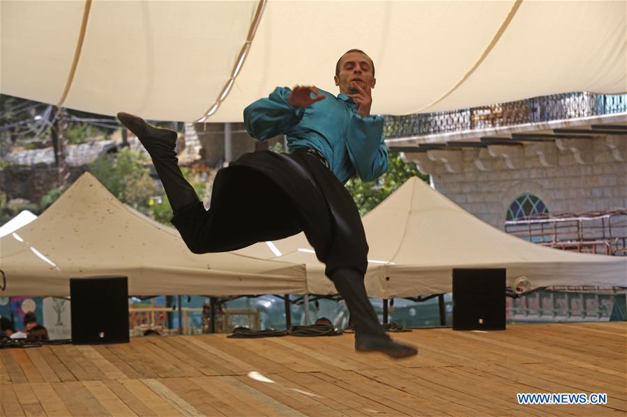 LEBANON-MAASER EL CHOUF-DABKE DANCE 