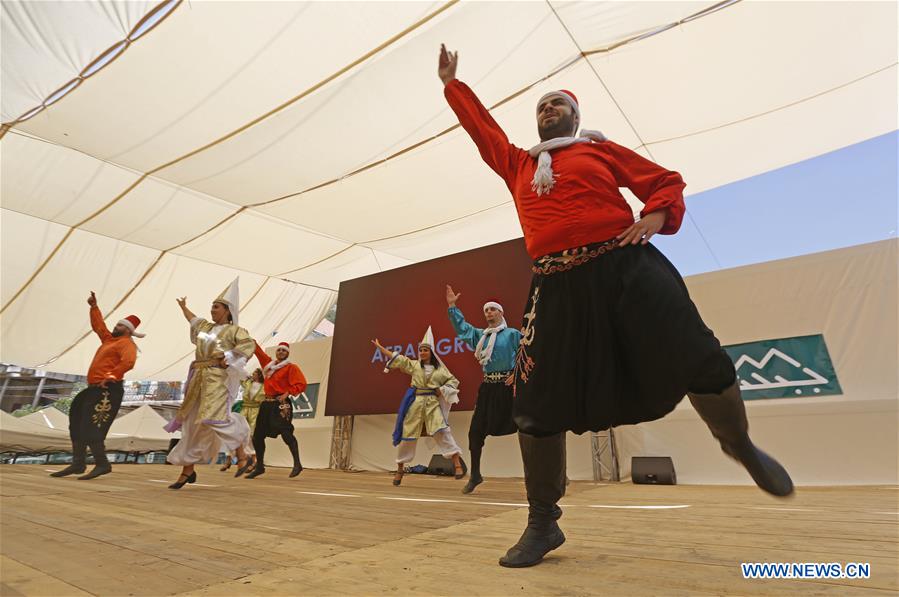 LEBANON-MAASER EL CHOUF-DABKE DANCE 