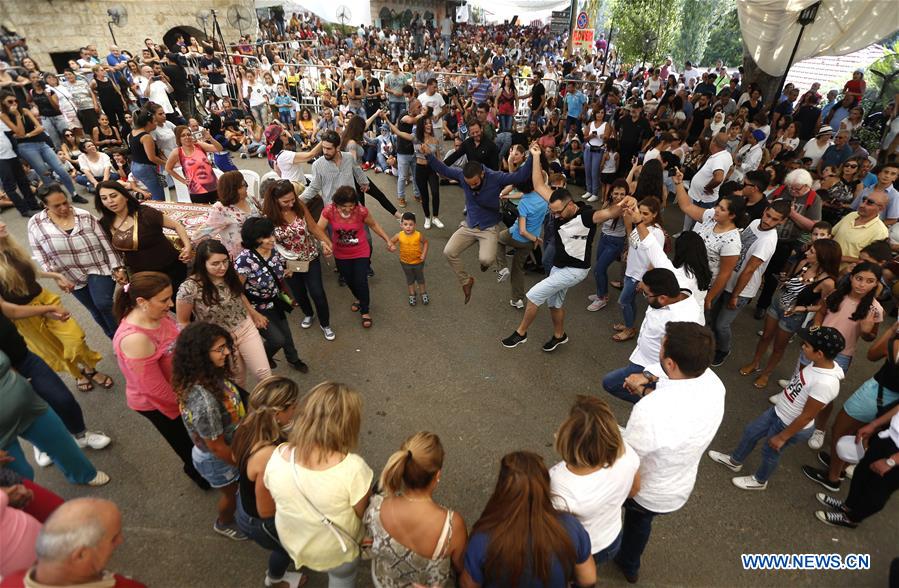 LEBANON-MAASER EL CHOUF-DABKE DANCE 