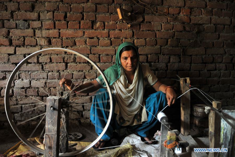 KASHMIR-JAMMU-HAND WEAVING