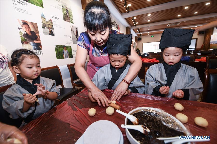 CHINA-ZHEJIANG-MID-AUTUMN FESTIVAL-MOONCAKES (CN)