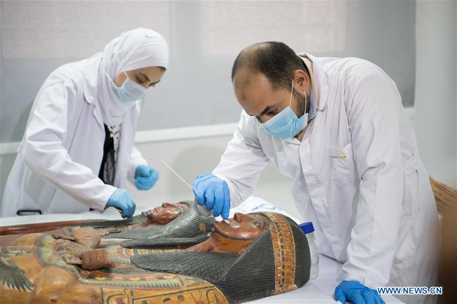 EGYPT-CAIRO-SARCOPHAGI-MUMMIES-UNPACKING