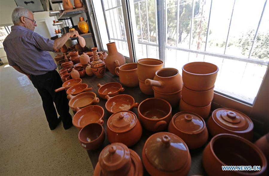 LEBANON-POTTERY-MAKING