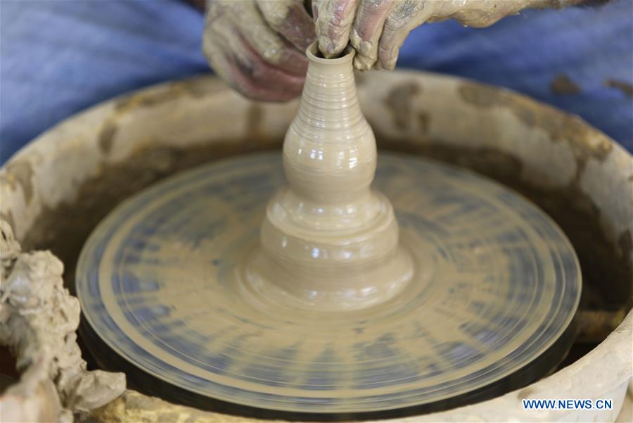 LEBANON-POTTERY-MAKING