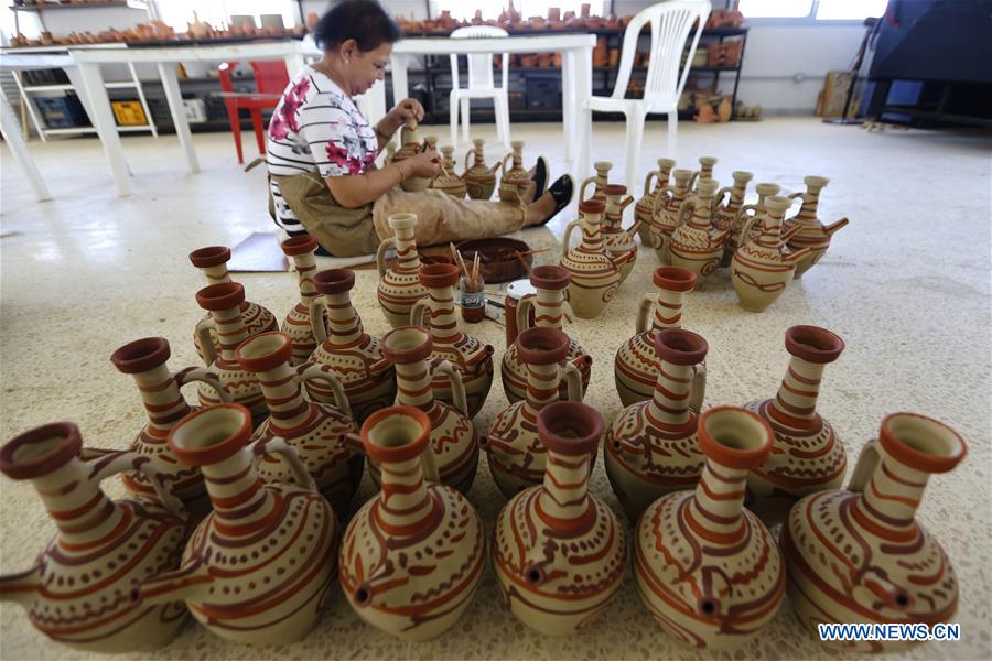 LEBANON-POTTERY-MAKING