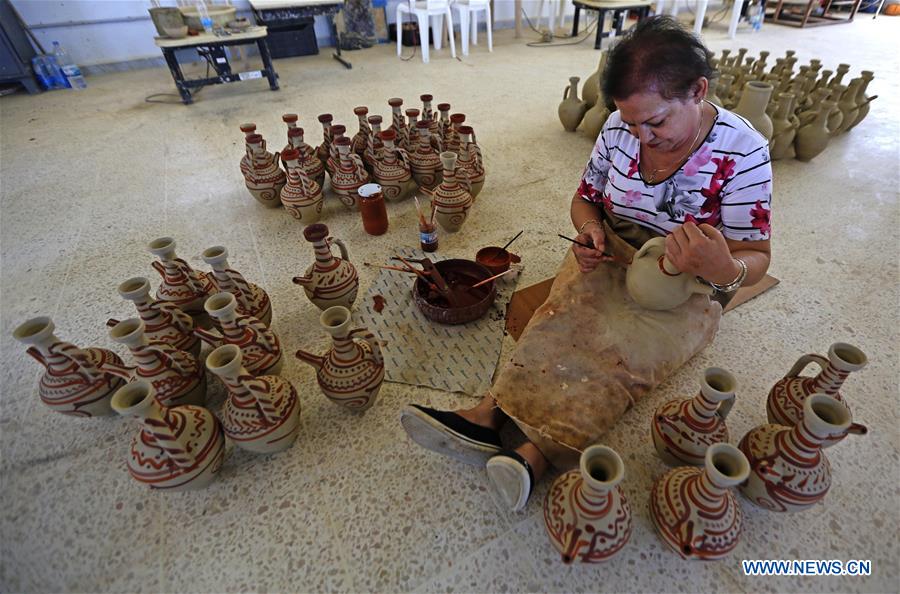 LEBANON-POTTERY-MAKING