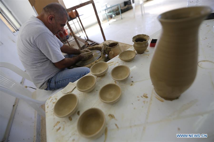 LEBANON-POTTERY-MAKING