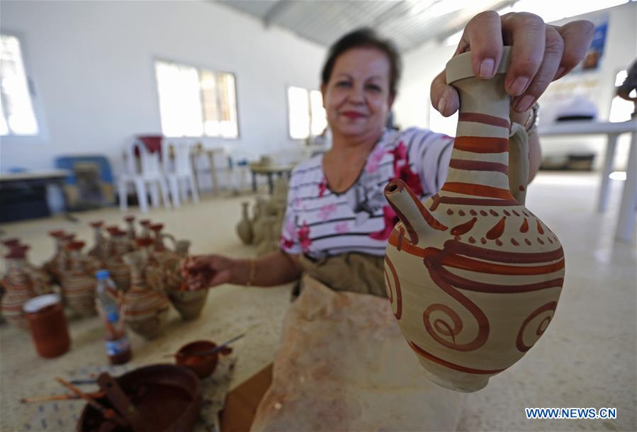 LEBANON-POTTERY-MAKING