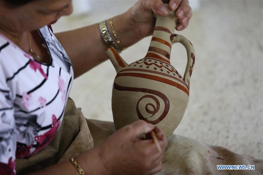 LEBANON-POTTERY-MAKING