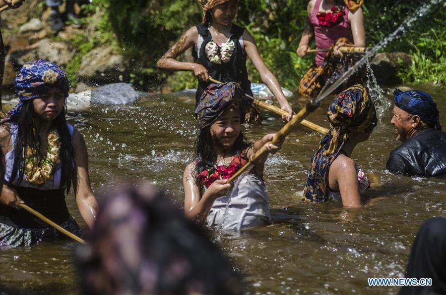 INDONESIA-BANDUNG-TRADITION-WATER SPLASHING