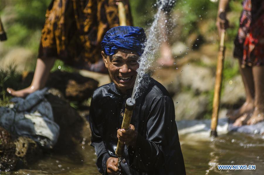 INDONESIA-BANDUNG-TRADITION-WATER SPLASHING