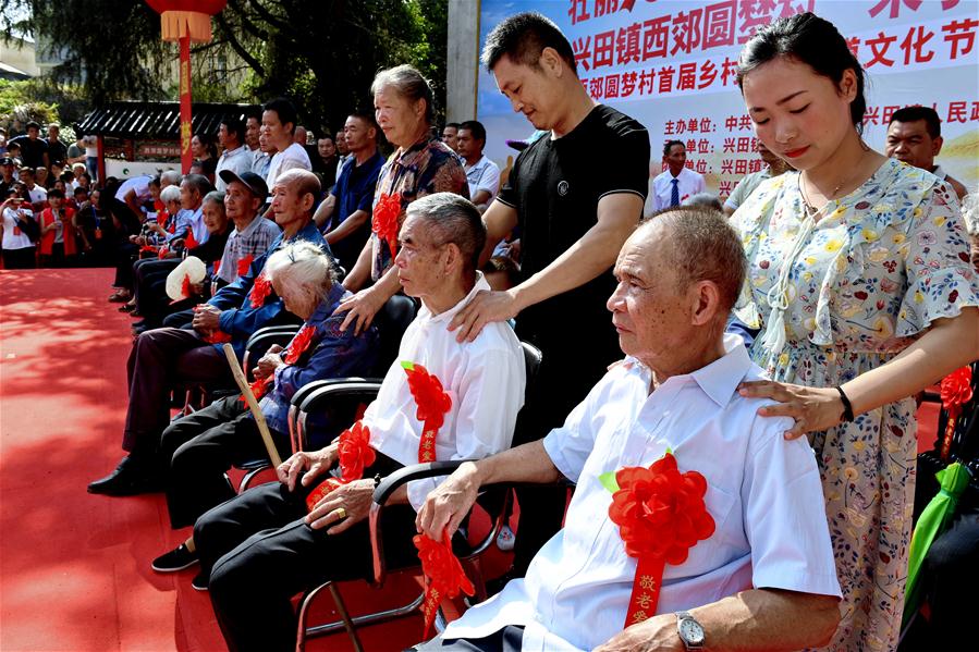 CHINA-CHONGYANG FESTIVAL-CELEBRATION (CN)