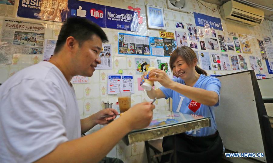 (FOCUS) CHINA-HONG KONG-TEA RESTAURANT OWNER-POLICE-SUPPORT (CN)