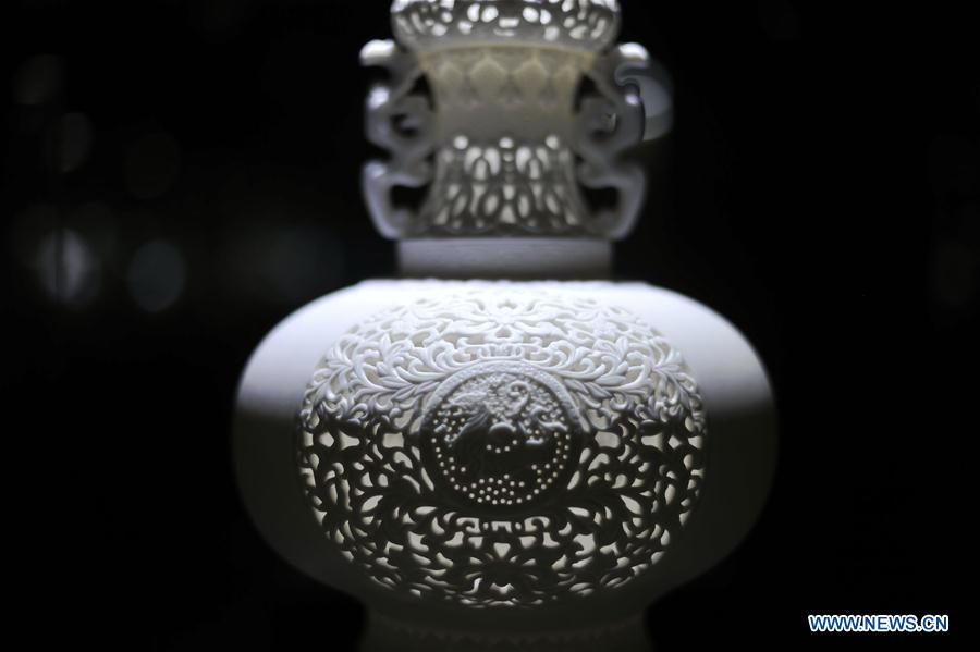 (MASTEROFCRAFTS)CHINA-FUJIAN-DEHUA PORCELAIN-HOLLOWING CARVING-INHERITOR (CN)